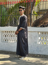 Load image into Gallery viewer, Black Omani Thobes
