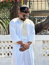 Load image into Gallery viewer, White Omani Thobes
