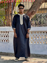 Load image into Gallery viewer, Black Omani Thobes
